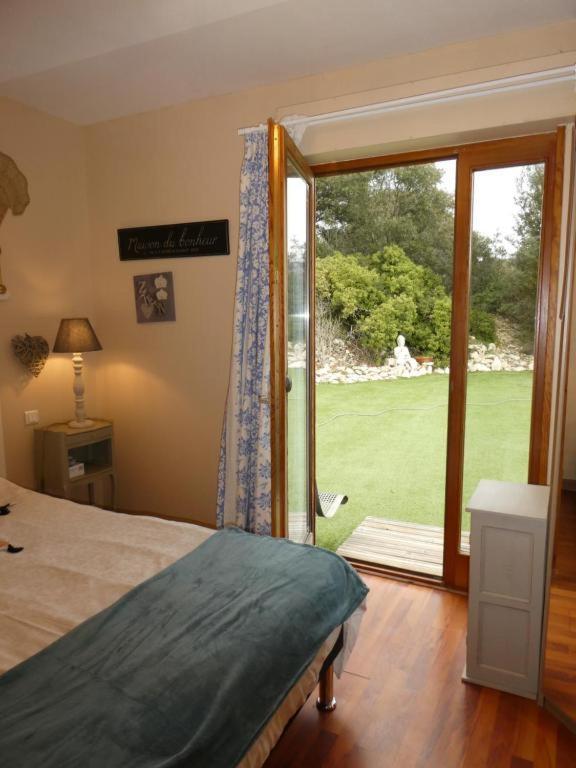 Chambre Le Mas D'Adelice Taulignan Exteriör bild